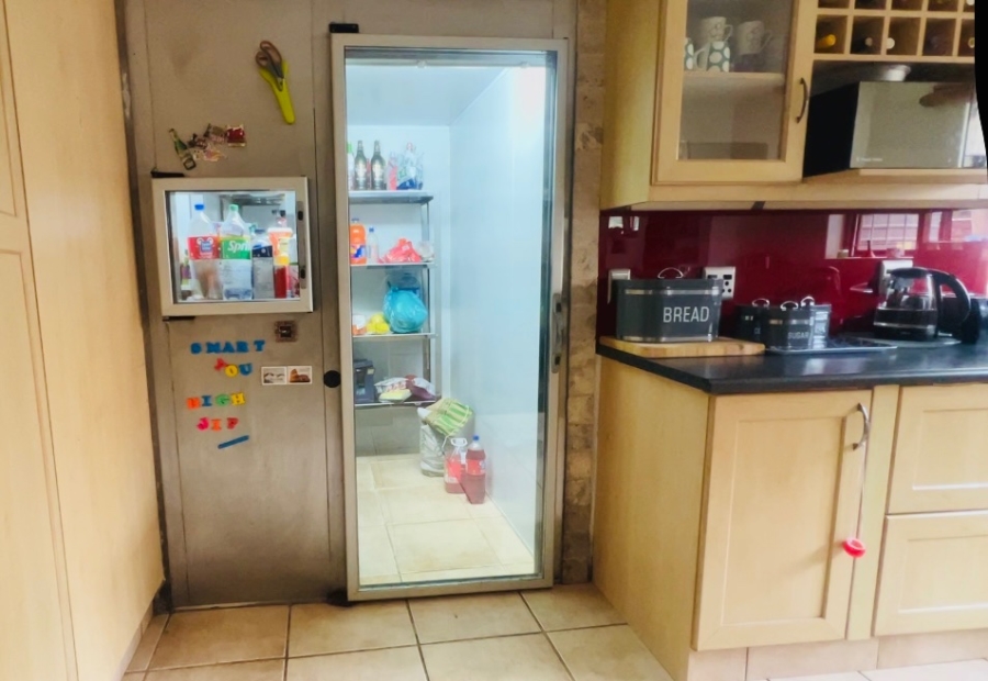 4 Bedroom Property for Sale in Twee Rivieren Western Cape